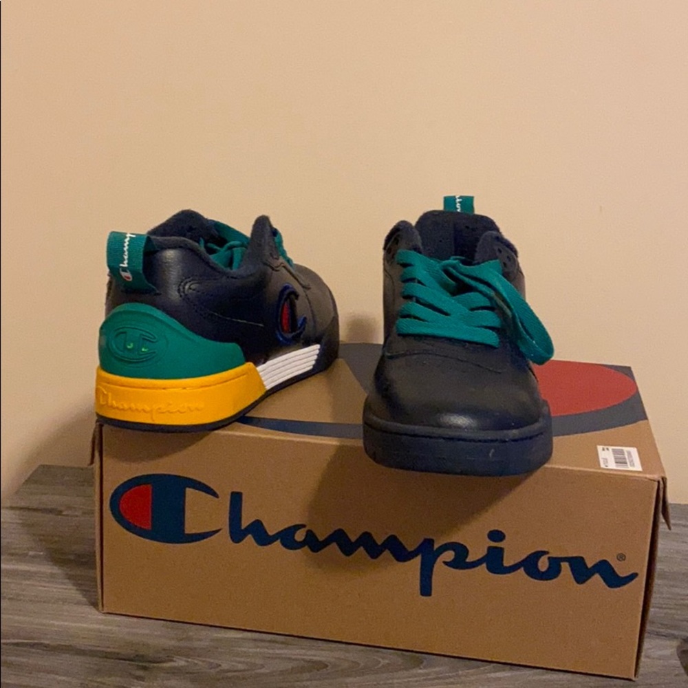 Shoes - Picture 2 of 4